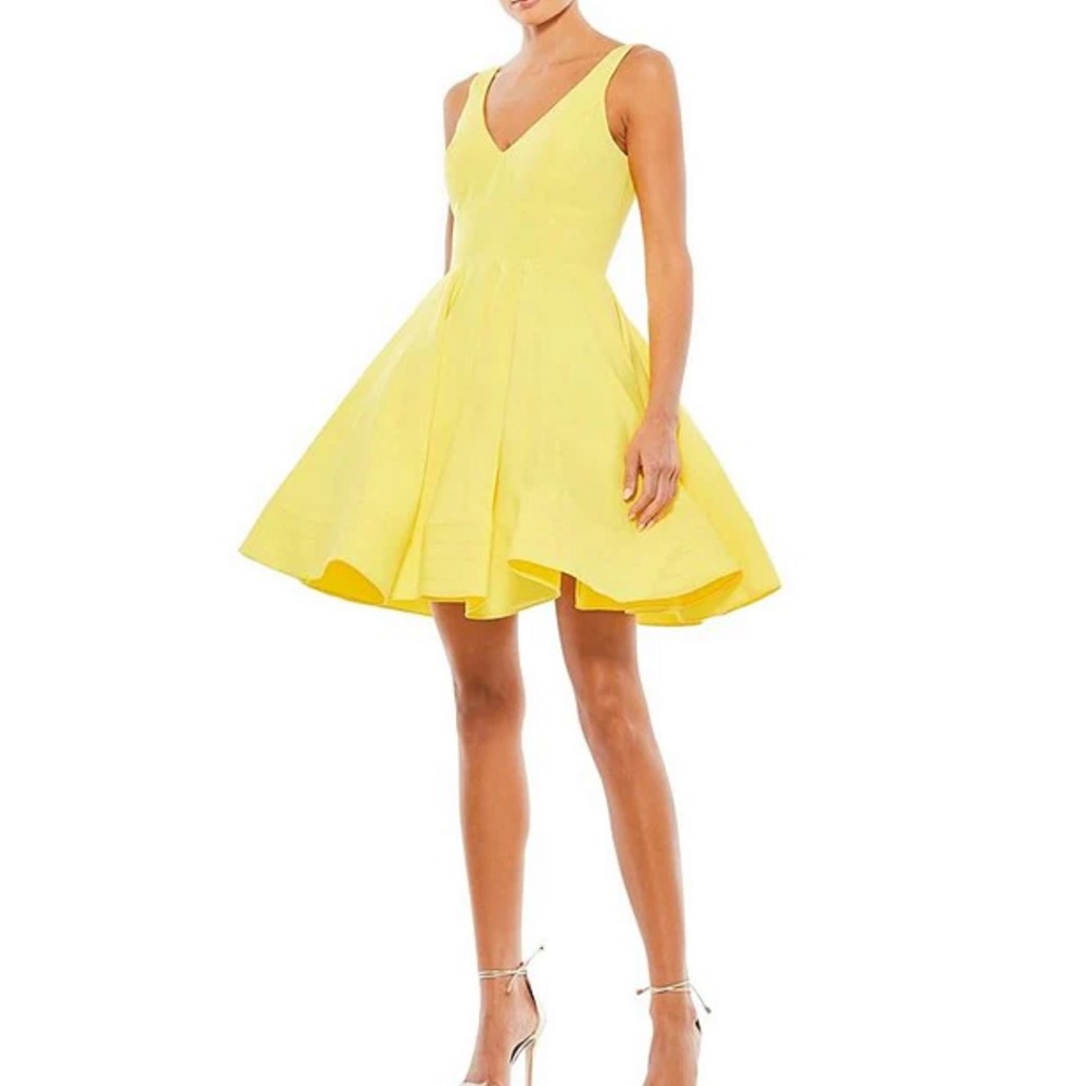 COPY - Mac Duggal
Ieena for Mac Duggal V-Neck Sleeveless Fit and Flare Cocktail…